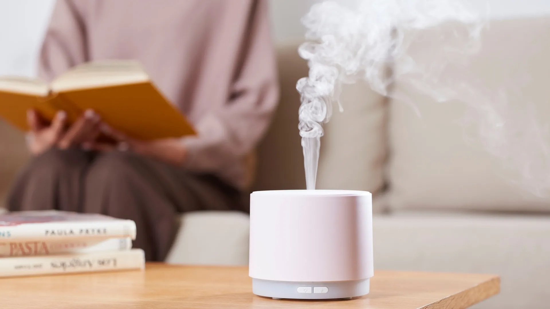 Discover how aromatherapy and calm environments may support auditory focus, reduce listening fatigue, and improve everyday communication comfort.